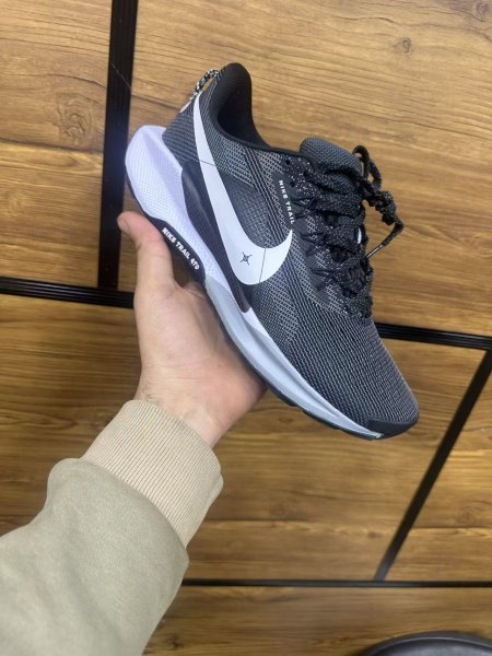 اسود مونس سكني